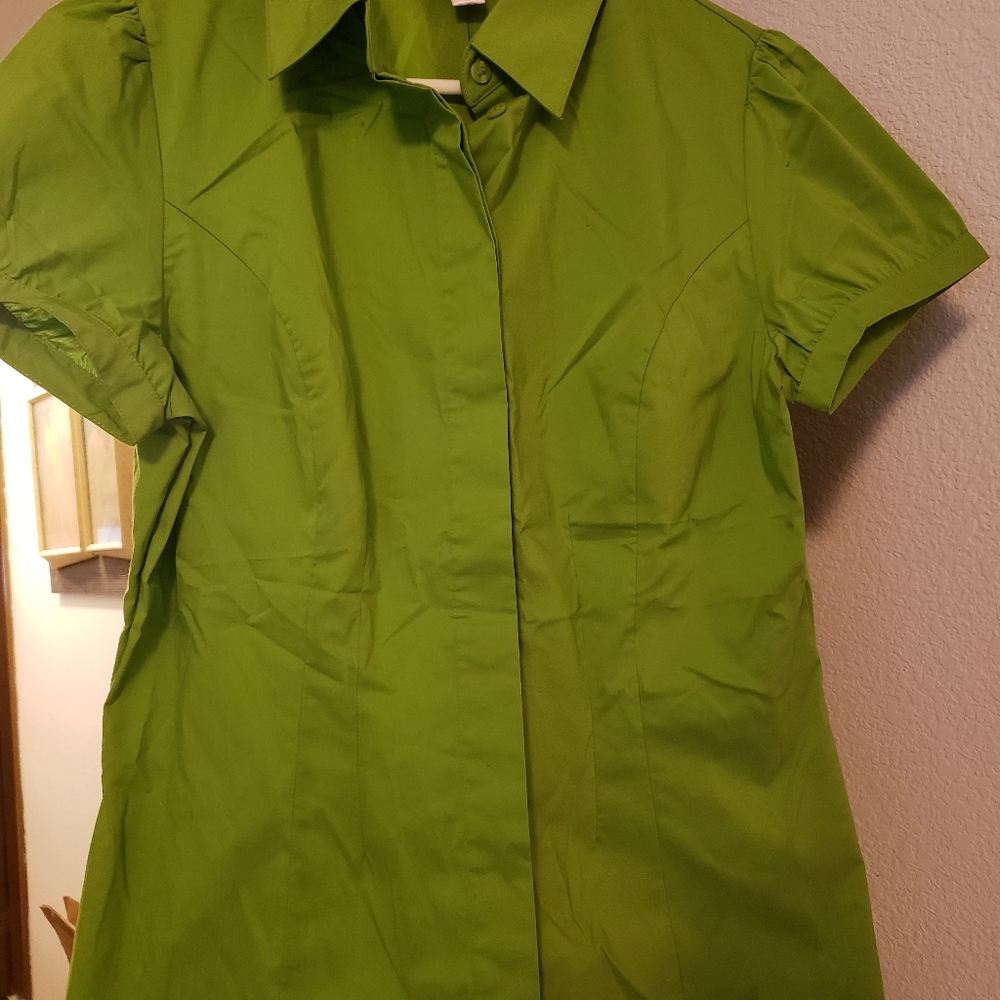 Green short sleeve blouse